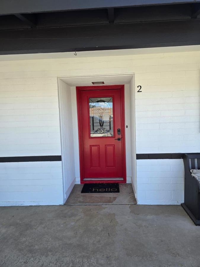 Remodeled 3BR Home for 8 with private Yard & Parking - B&B Phoenix