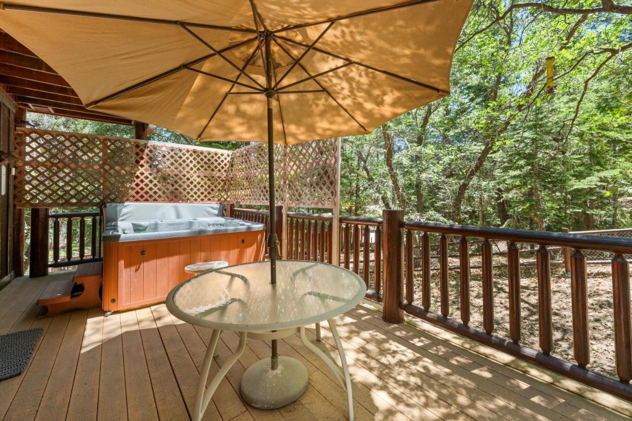Bearfoot Bungalow - Premium and spacious home close to the National Forest and The Village! - Chambres d'hôtes Big Bear Lake
