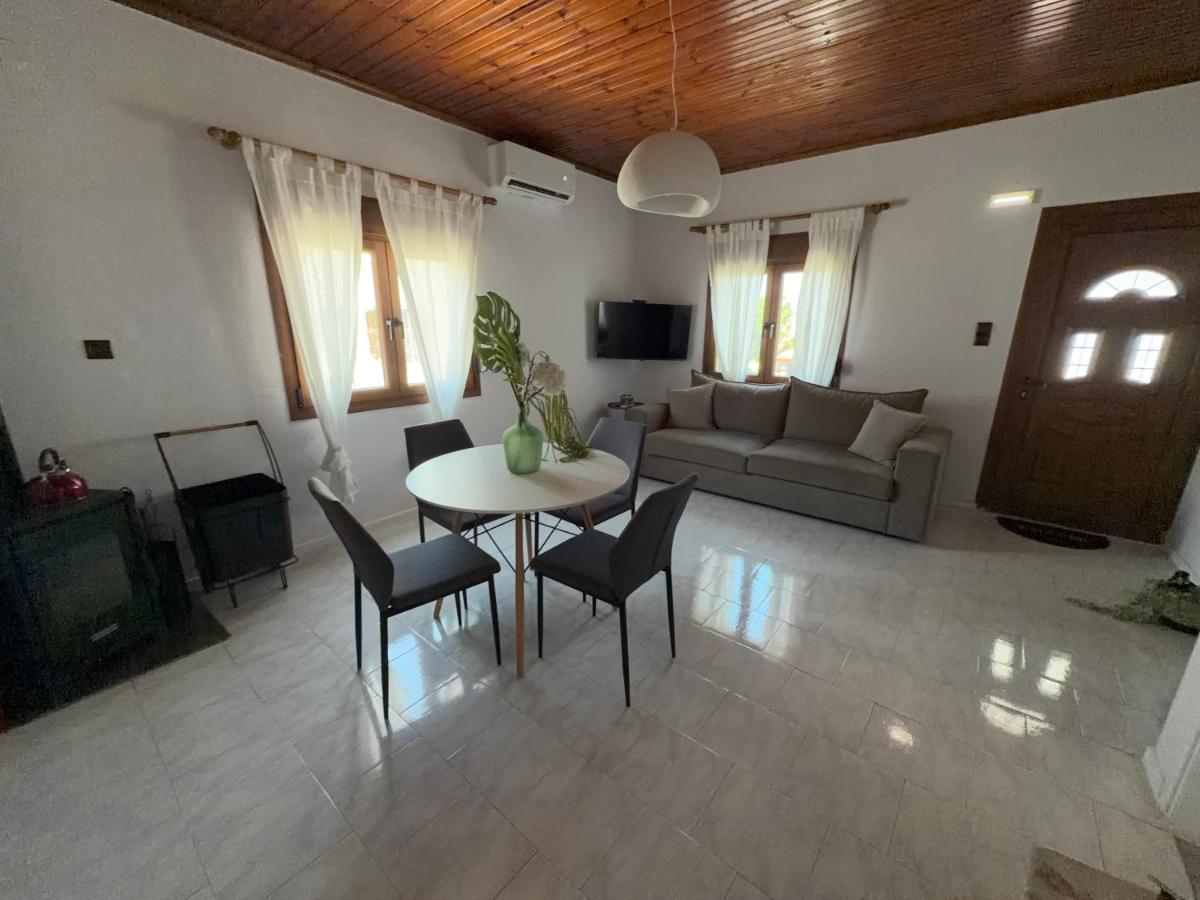 The Mulberry House Seaside - Beachfront Holiday Home - Bed and Breakfast Palaiópoli