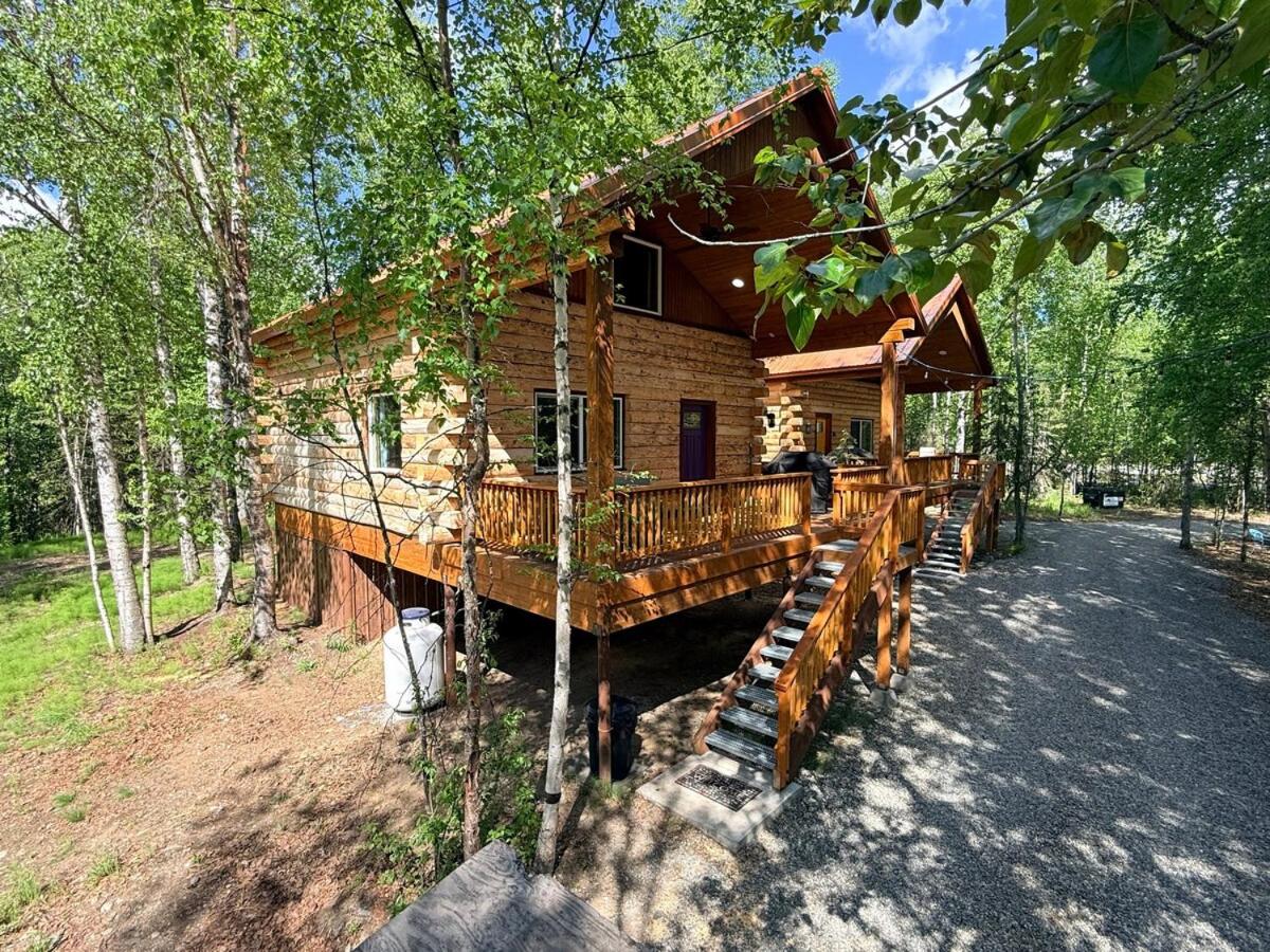 Riverfront, Authentic, Luxury Log Cabin-Gray Wolf - B&B Wasilla