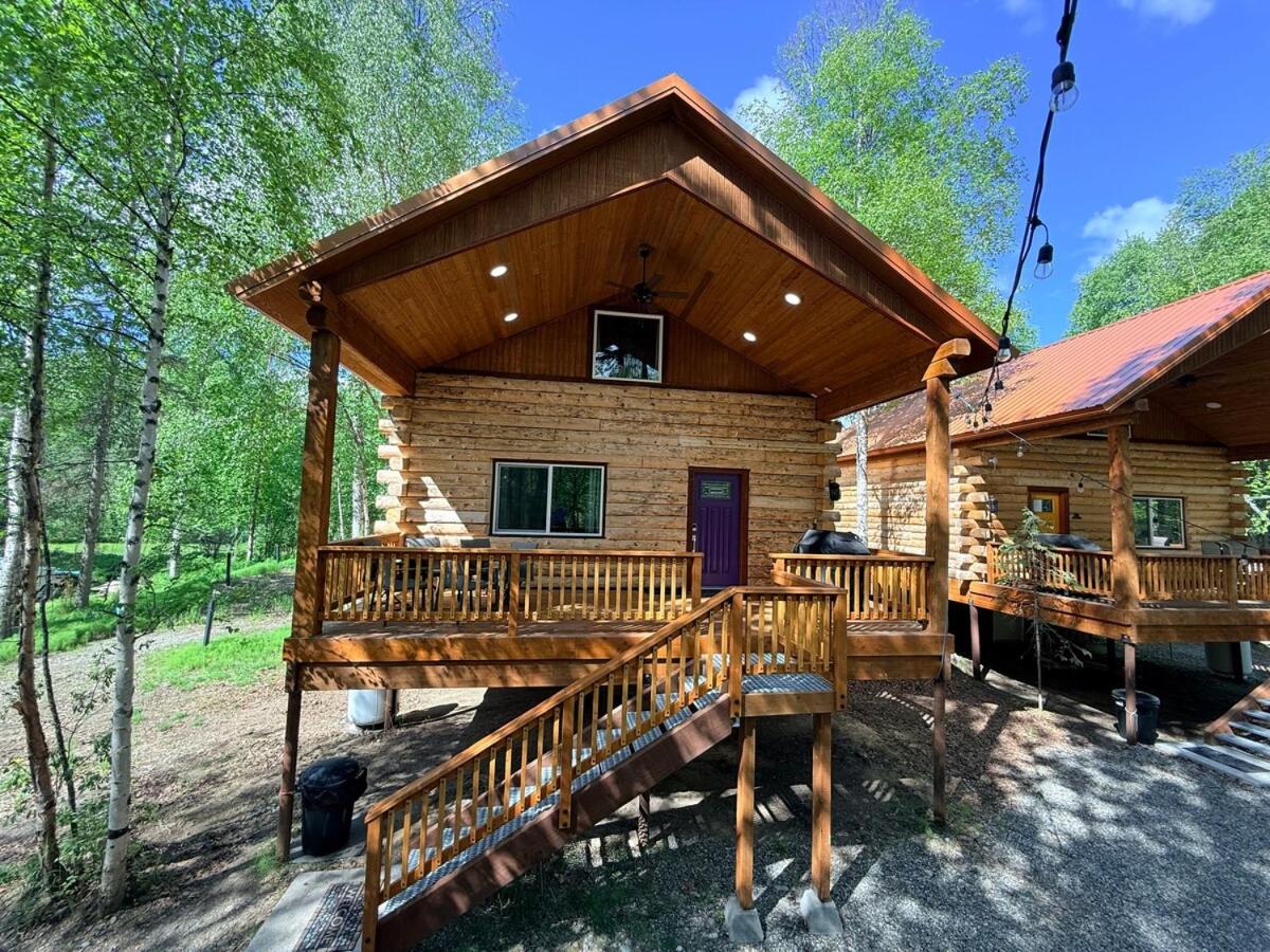 Riverfront, Authentic, Luxury Log Cabin-Gray Wolf - B&B Wasilla