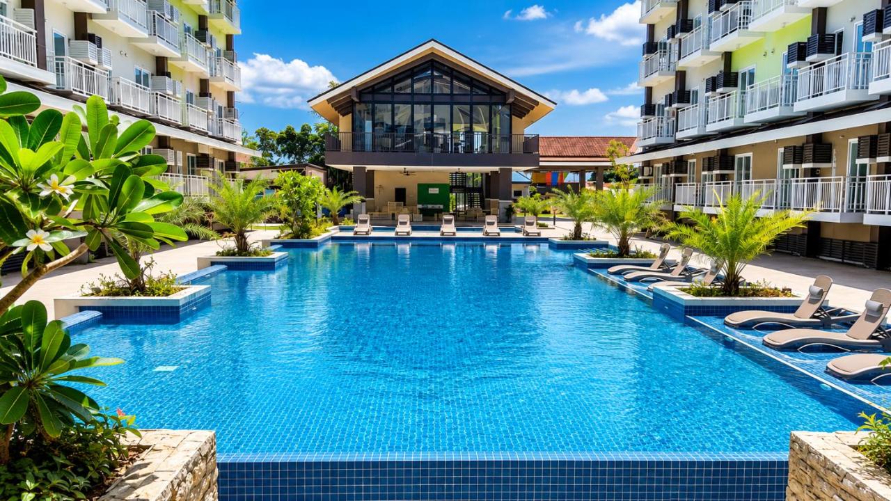 Stay & Fly at Amani Grand Resort Residences 3 Guests 5-Min Airport Pool Fast WiFi Netflix - Chambres d'hôtes Mactan