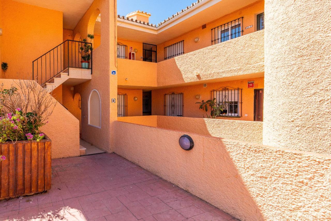 Cubo's El Faro Beach Apartment with Pool - B&B Mijas Costa