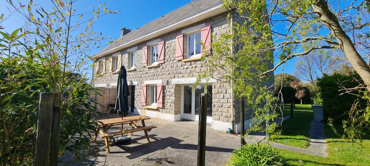 Villa DORIS Vacances à 3 min à pied de la plage de Pors Carn Pour 6 personnes Authentique Bien équipée Jardin & BBQ Parking privatif - Chambres d'hôtes Penmarch