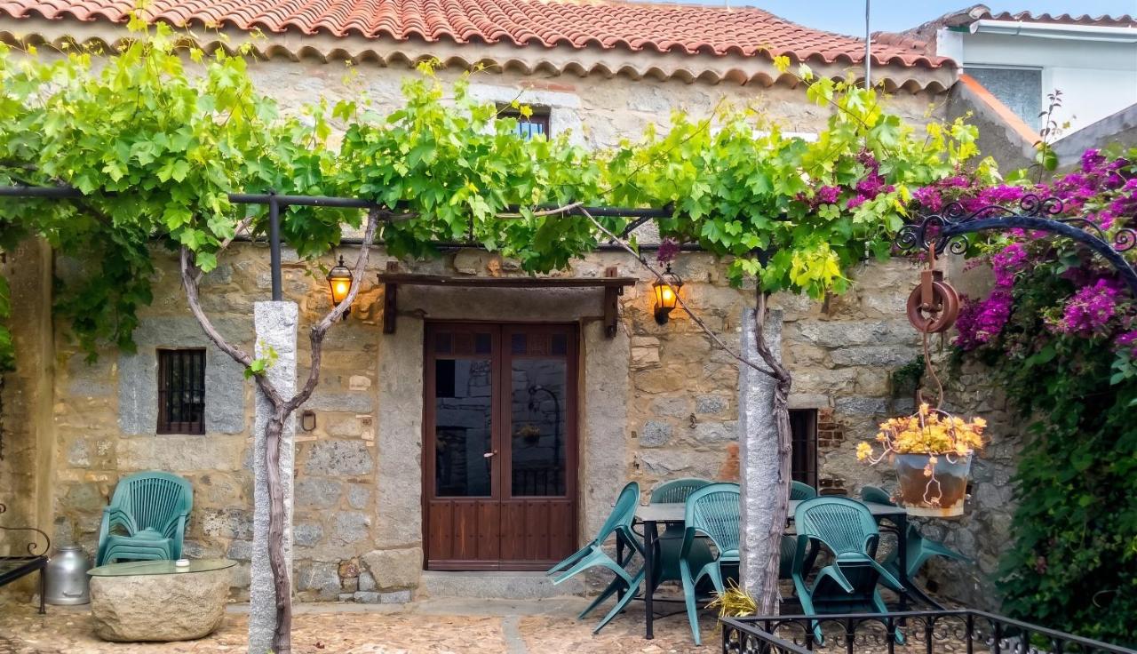 Charming House in Añora with Garden - B&B Añora