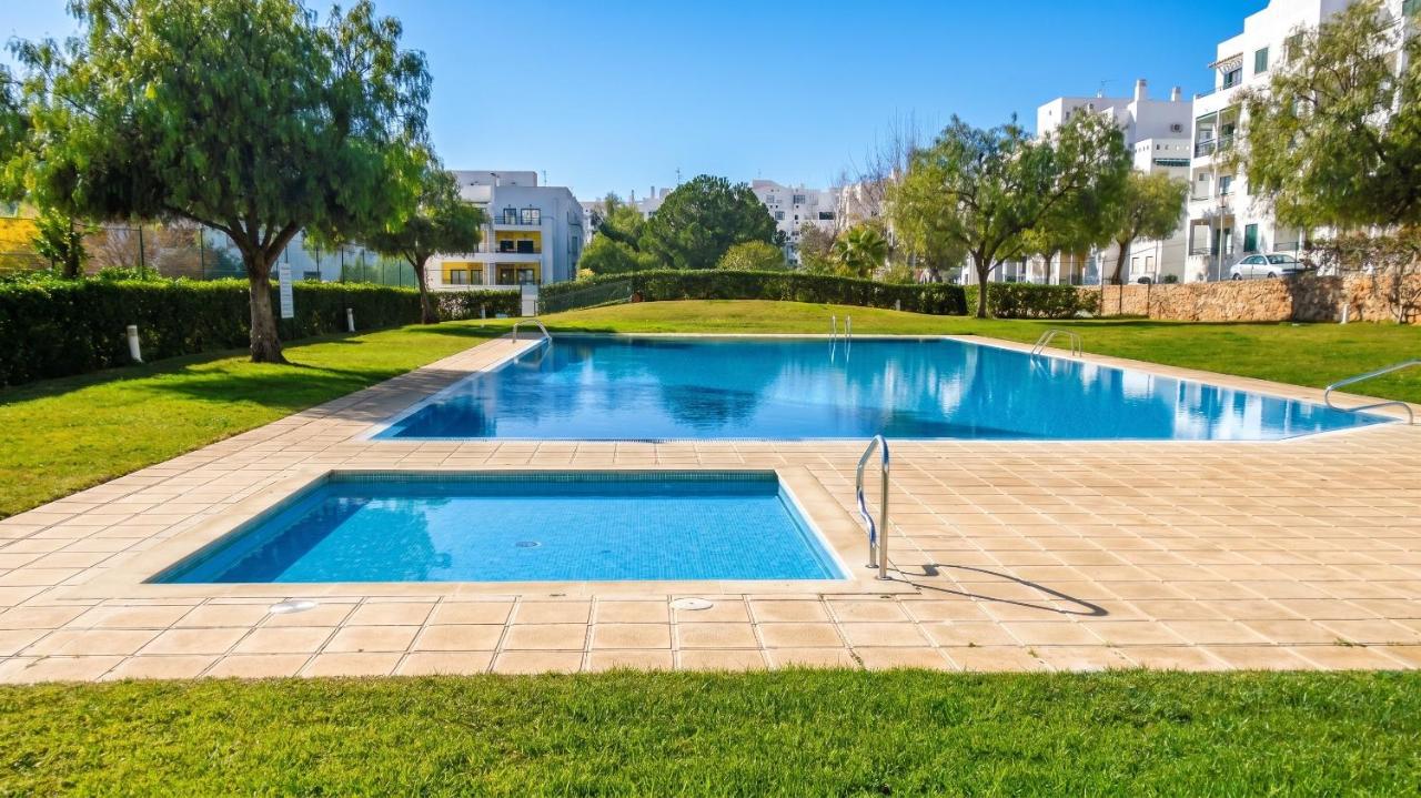 Spacious Apartment in Armação de Pêra with Sea View - 90 m² - B&B Armação de Pêra