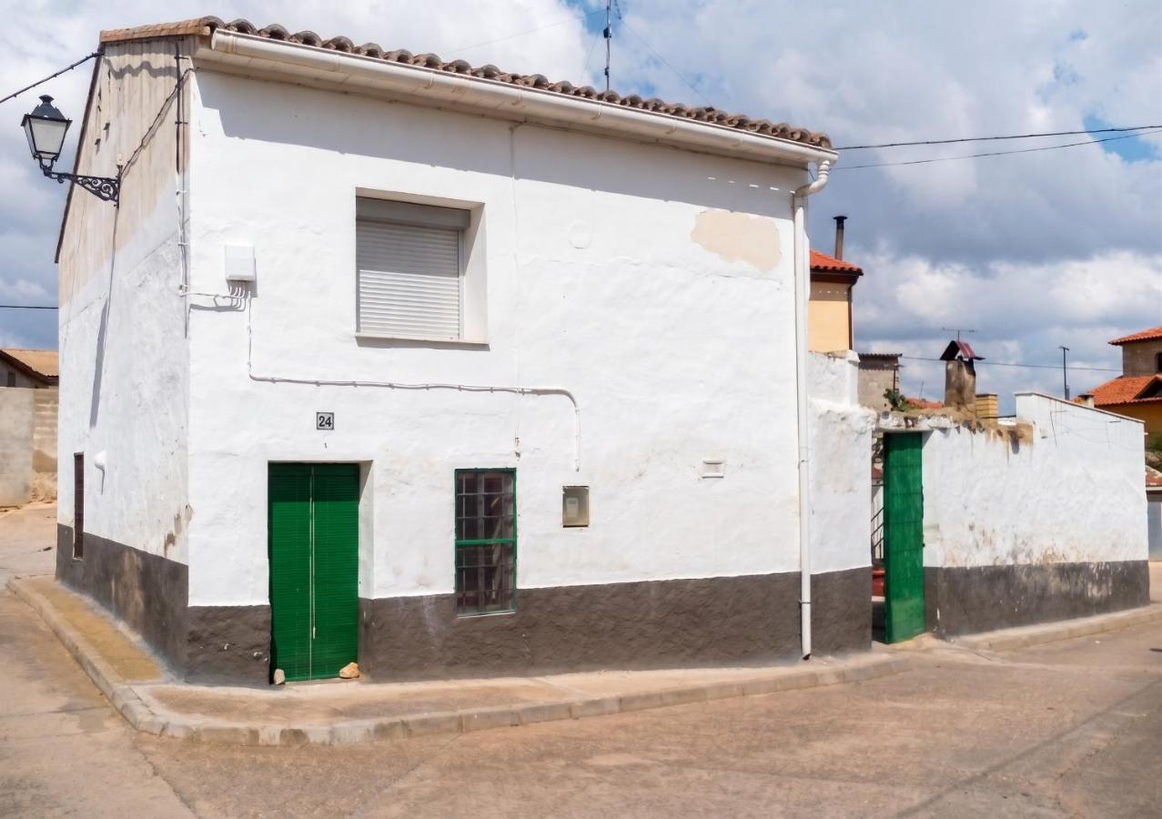 Charming House in El Poyo del Cid with Garden and Terrace - Chambres d'hôtes El Poyo