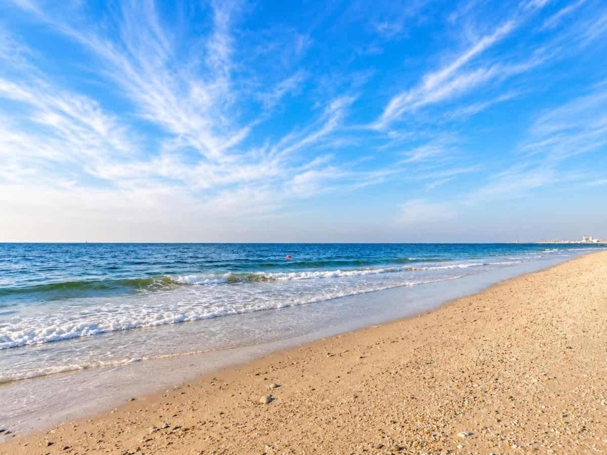 Sea View Stay at Seaside Hills 1BR - B&B Ajman
