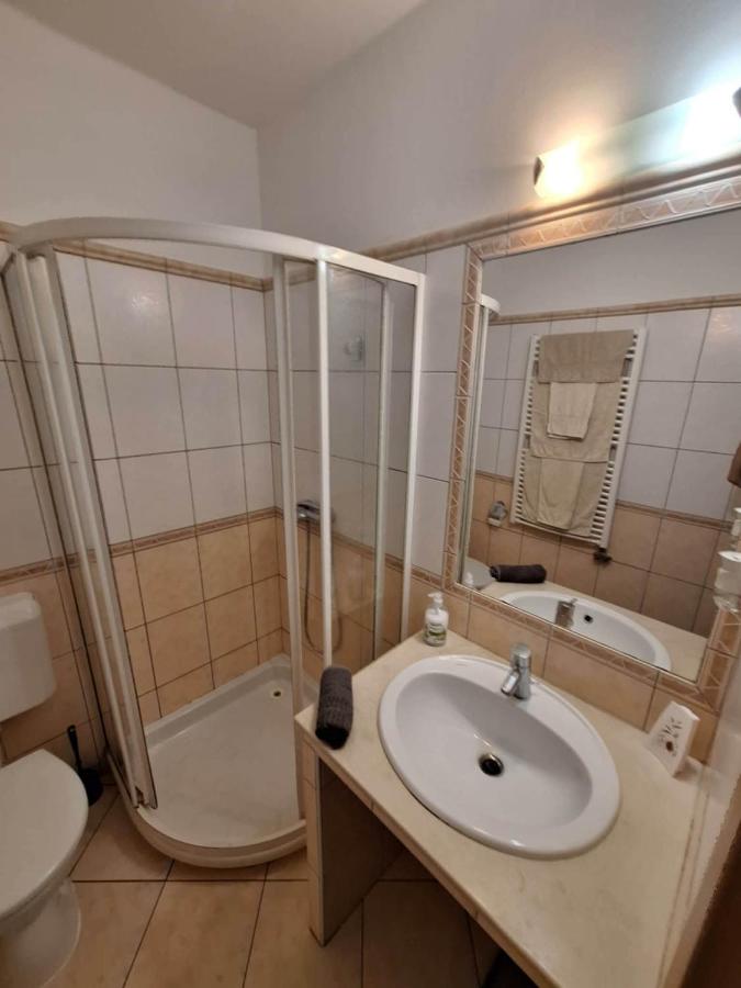 Velvet Motel - Bed and Breakfast Hegyeshalom