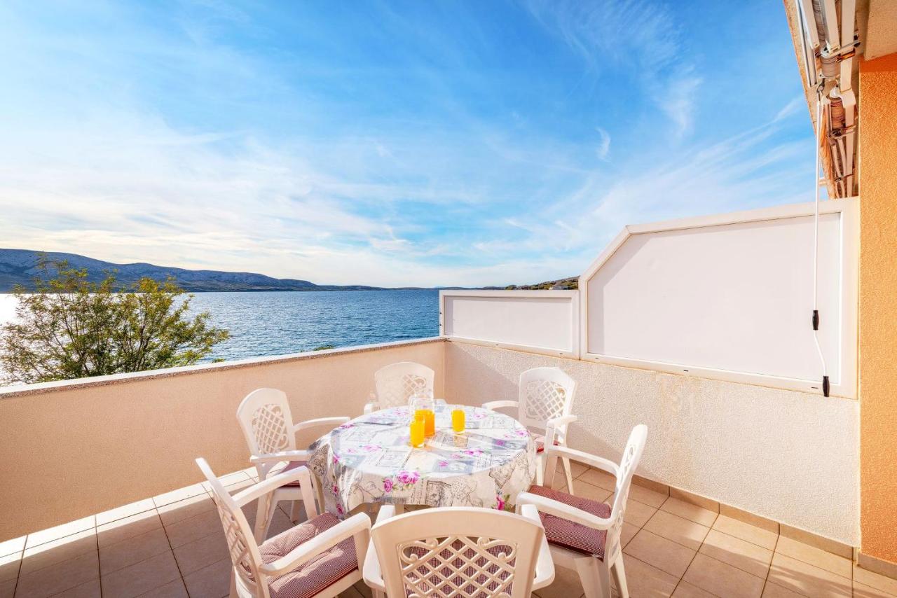 Apartment mit Balkon