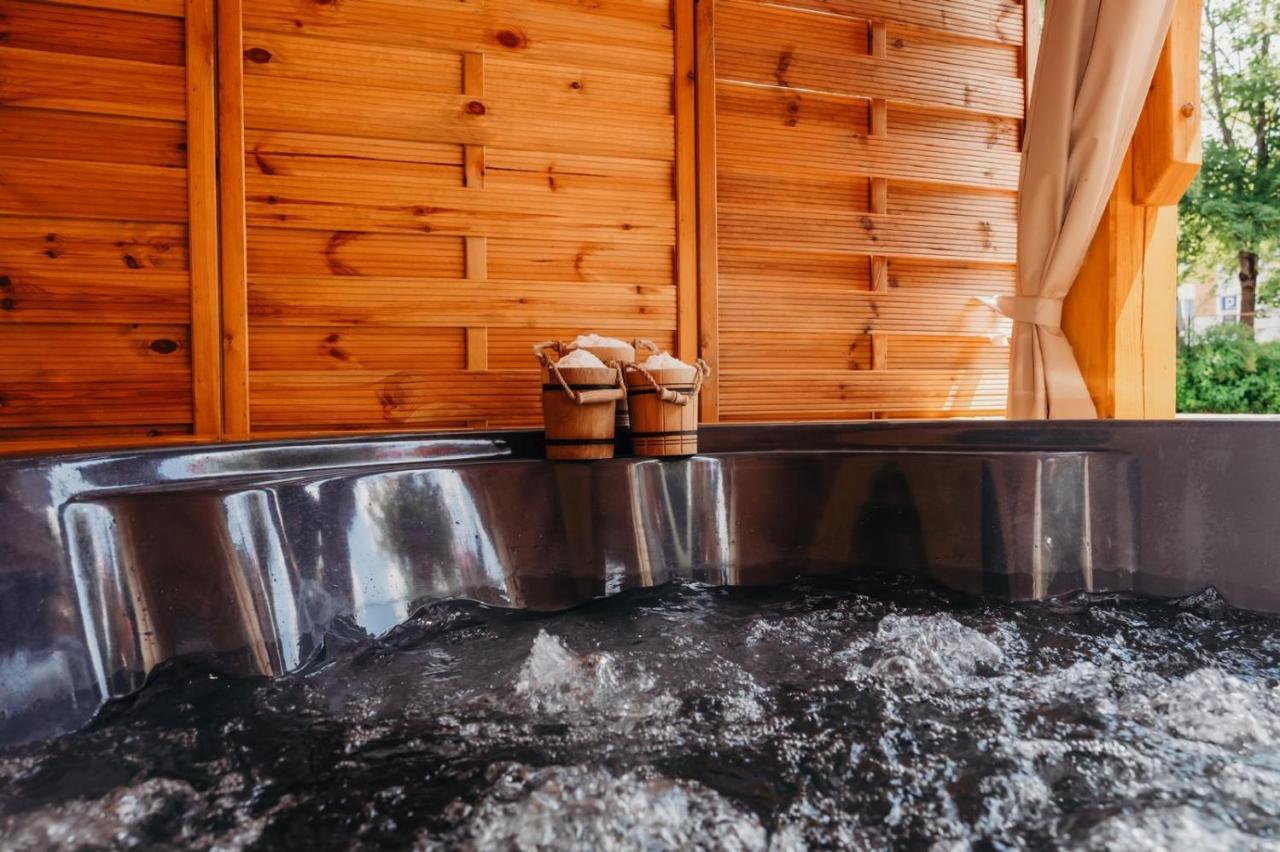 Domki & Jacuzzi w Centrum Soliny 885-053-839 - B&B Solina