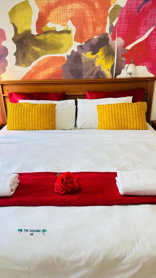 Liza Luxury Beachfront Holiday Apartment Oceanic 44 - B&B Durban