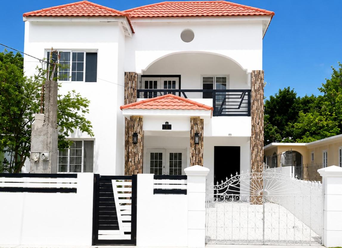 Spacious 2-BR, Bright & Private Top Floor Retreat - Portmore Pines - Chambres d'hôtes Portmore