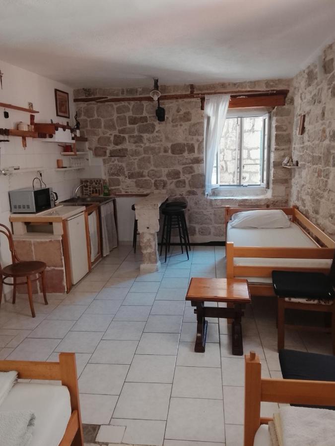 Slavko - B&B Lesina