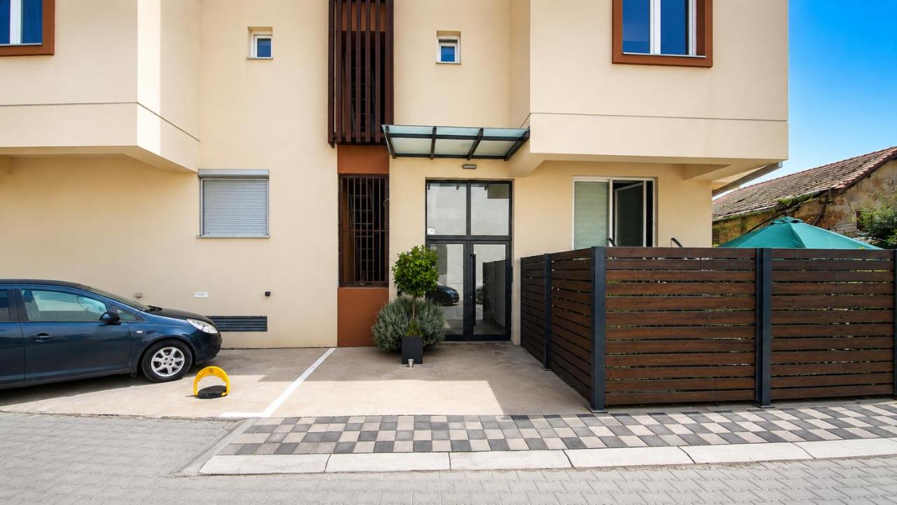 Modern Apartment with FREE Parking - Ferienwohnung Skopje