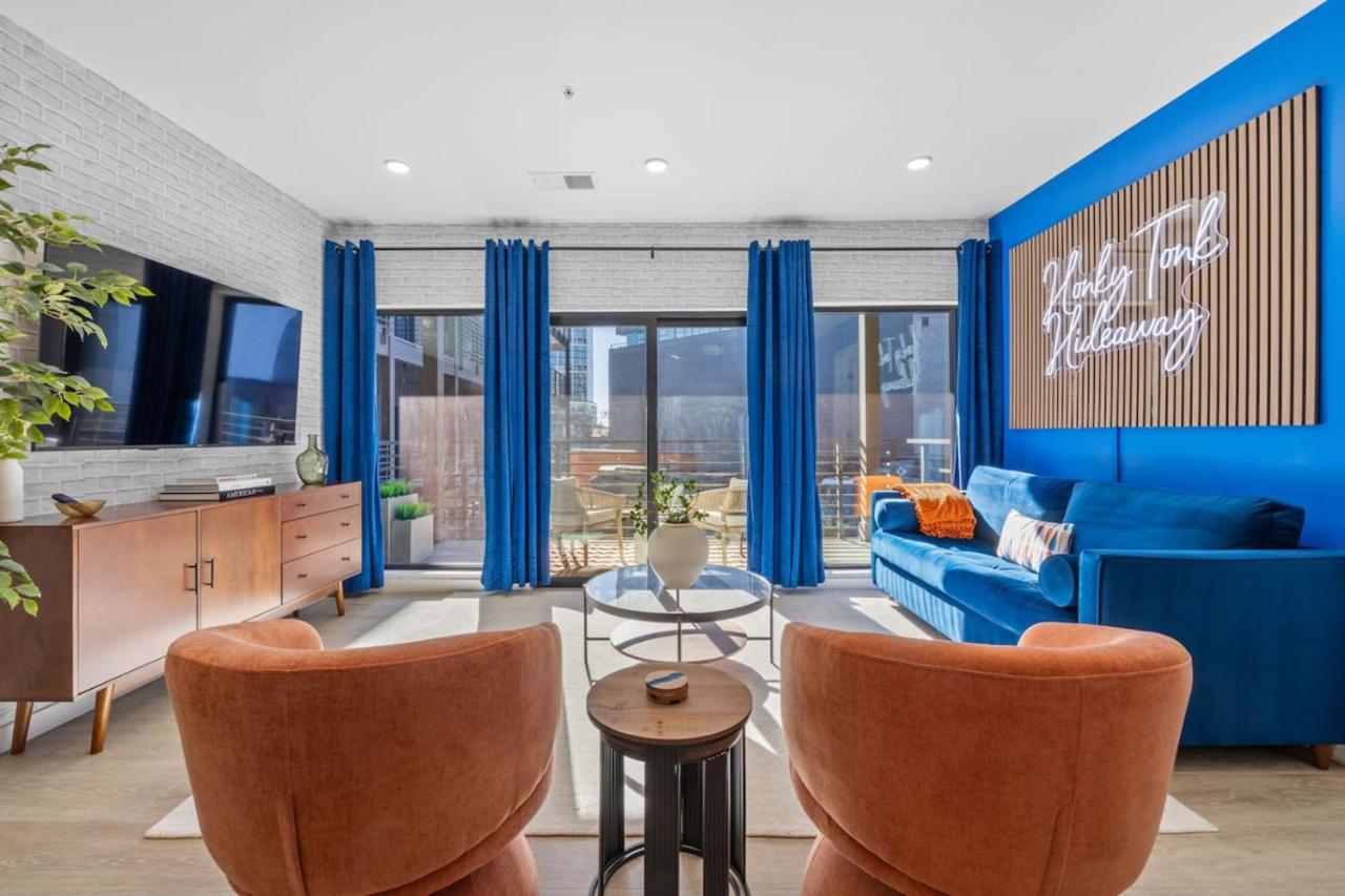 Honky Tonk Hideaway Walk to Broadway w Gym, Pool, Parking - Chambres d'hôtes Nashville