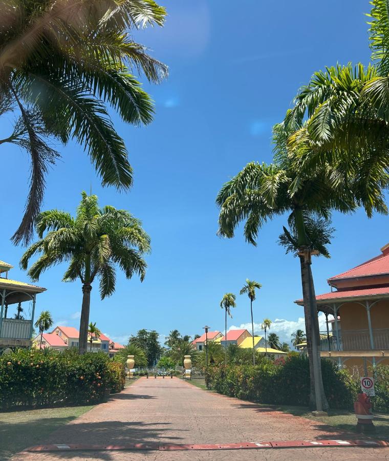 L'Instant Bleu Caraïbes- SUPERBE VUE MER- ACCES PLAGE DIRECT - PISCINE - Ferienwohnung Le Gosier