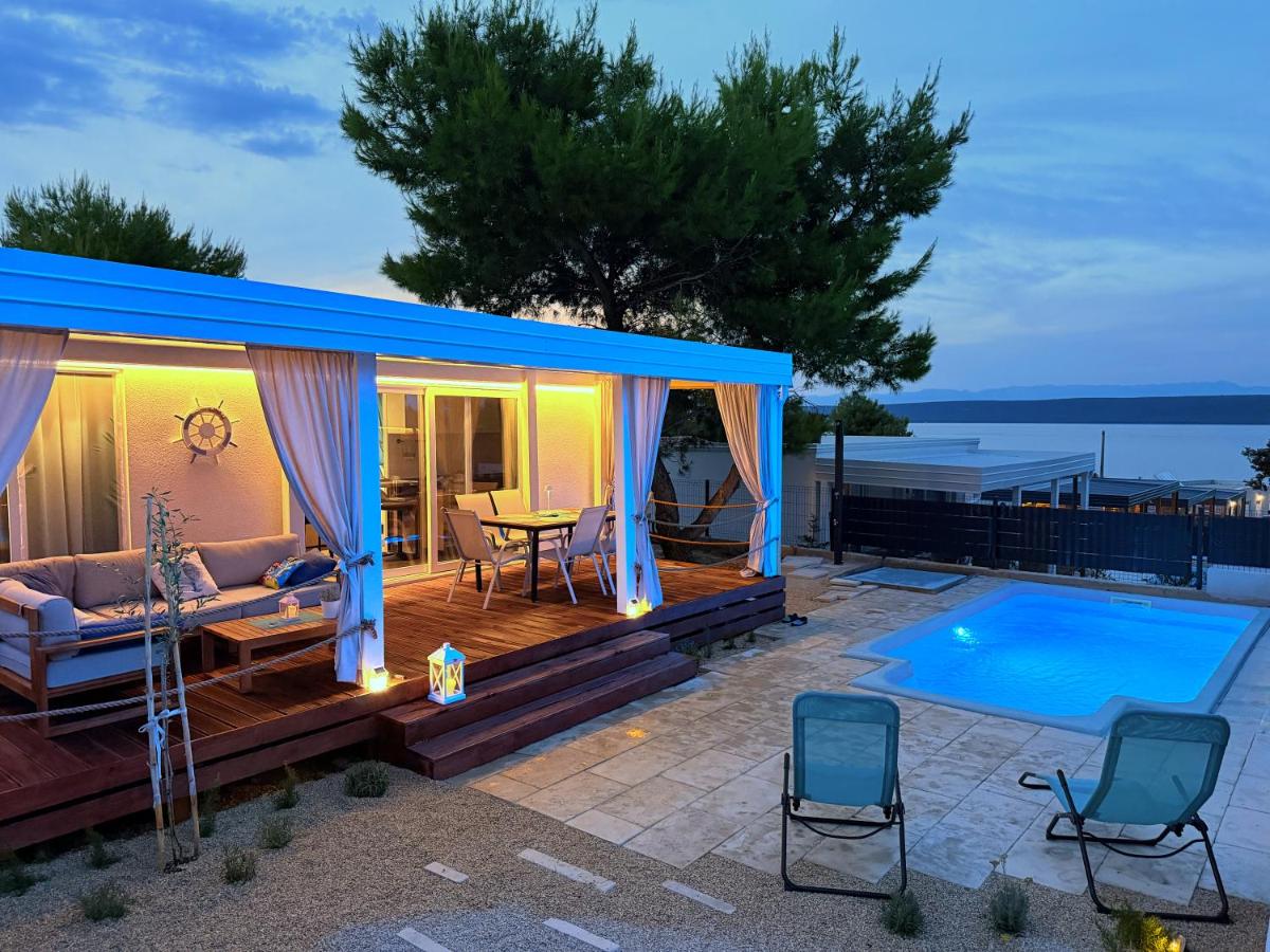 Salvia Beachside Homes with Private Pools - B&B Neviđane