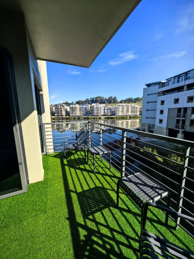 Stunning lake view apartment - B&B Cape Town