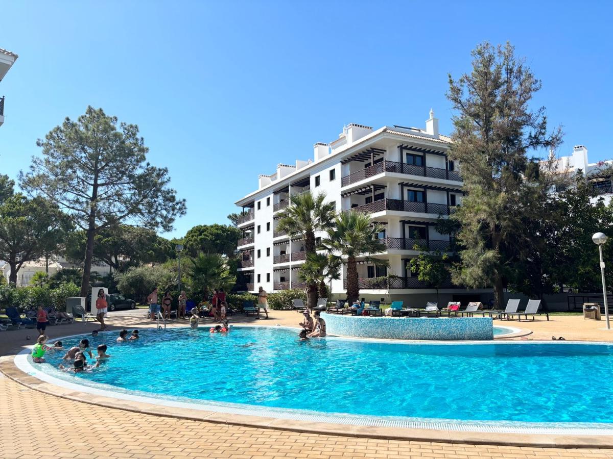 Seaside 1BDR w 2 bathrooms, AC, pool - B&B Albufeira