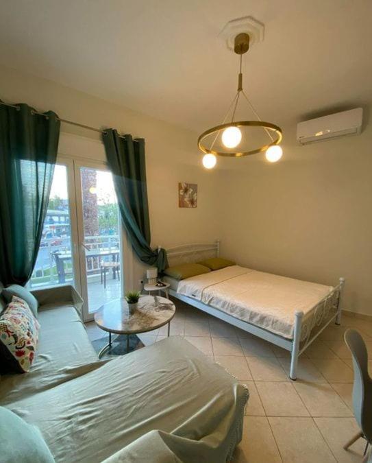 Moccamenta Family Apartment - B&B Peraía
