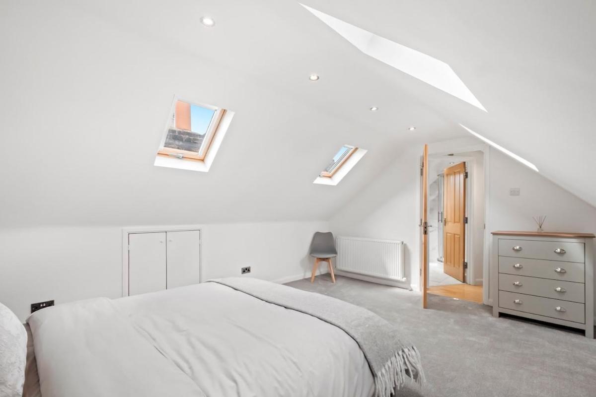 2 Bedroom Stylish Apartment in London - B&B Forstal