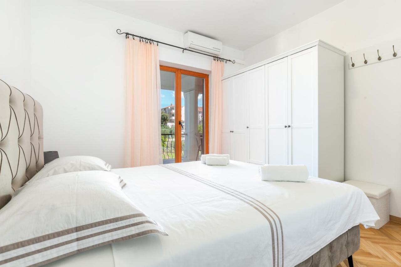 Appartamento con 2 Camere da Letto, Terrazza e Vista Mare