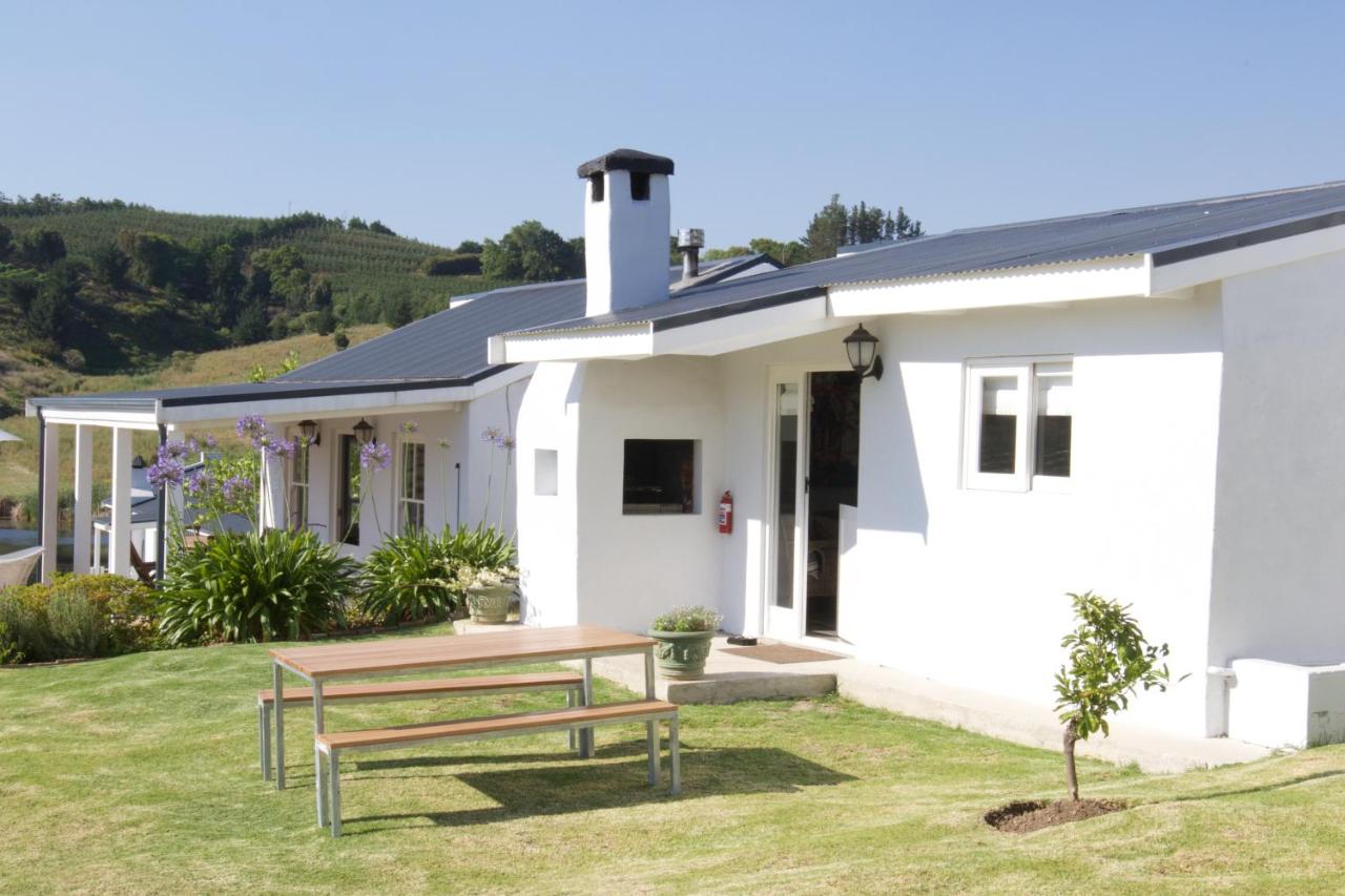 Paul Wallace Wines & Cottages - B&B Elgin