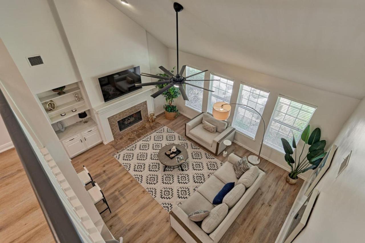 The Woodlands 4BR Executive Retreat - EV, Baby & Pet Friendly, Near Hospitals & Shopping - Chambres d'hôtes The Woodlands