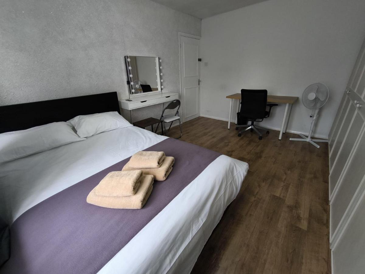 Spacious Double Room with Shared Bathroom - B&B Londra