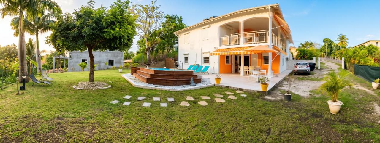 Maison charmante à Sainte-Anne avec piscine privée - B&B Sainte-Anne