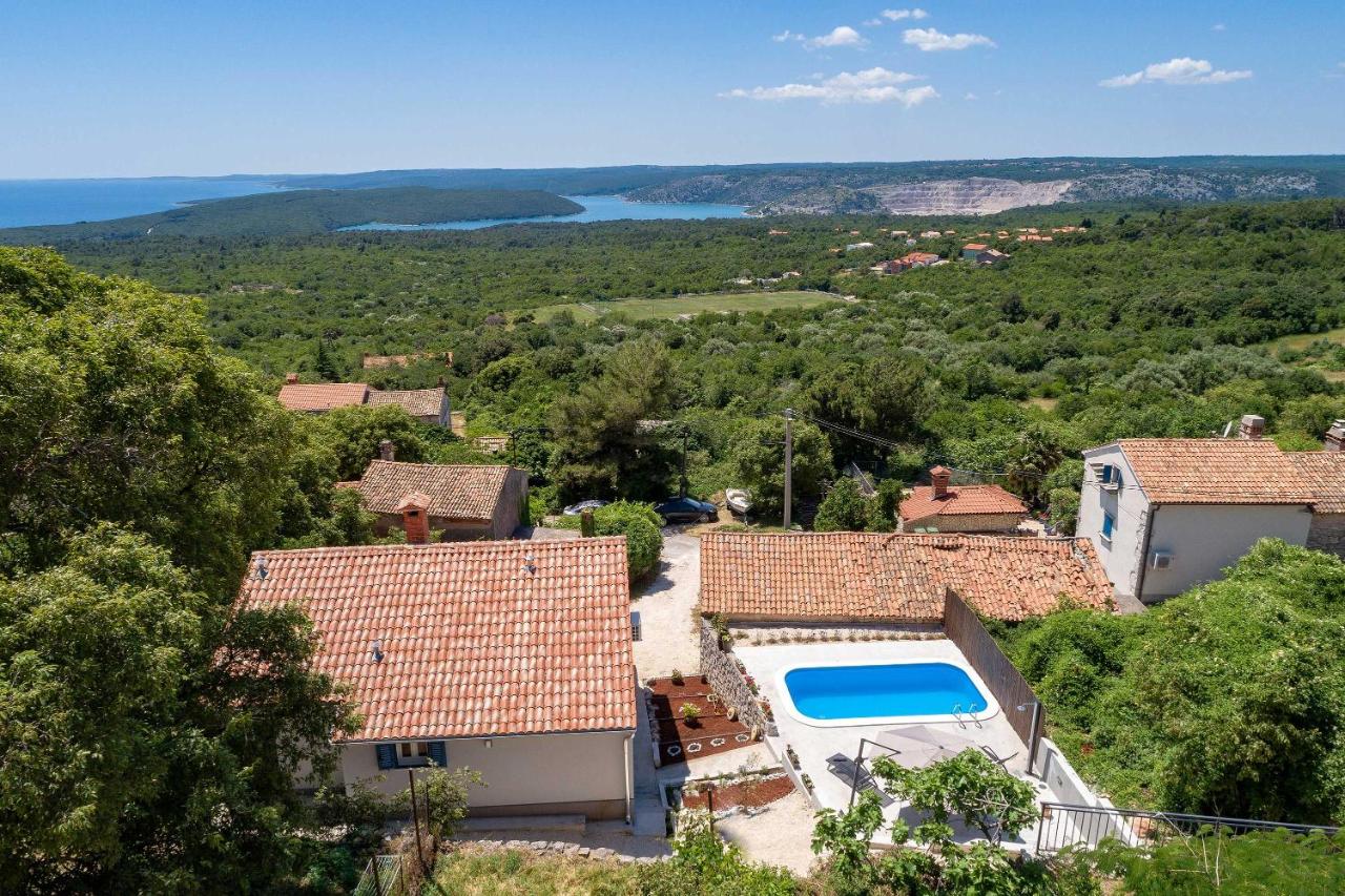 Casa Dorella in peaceful location with a sea view - B&B Viskovići