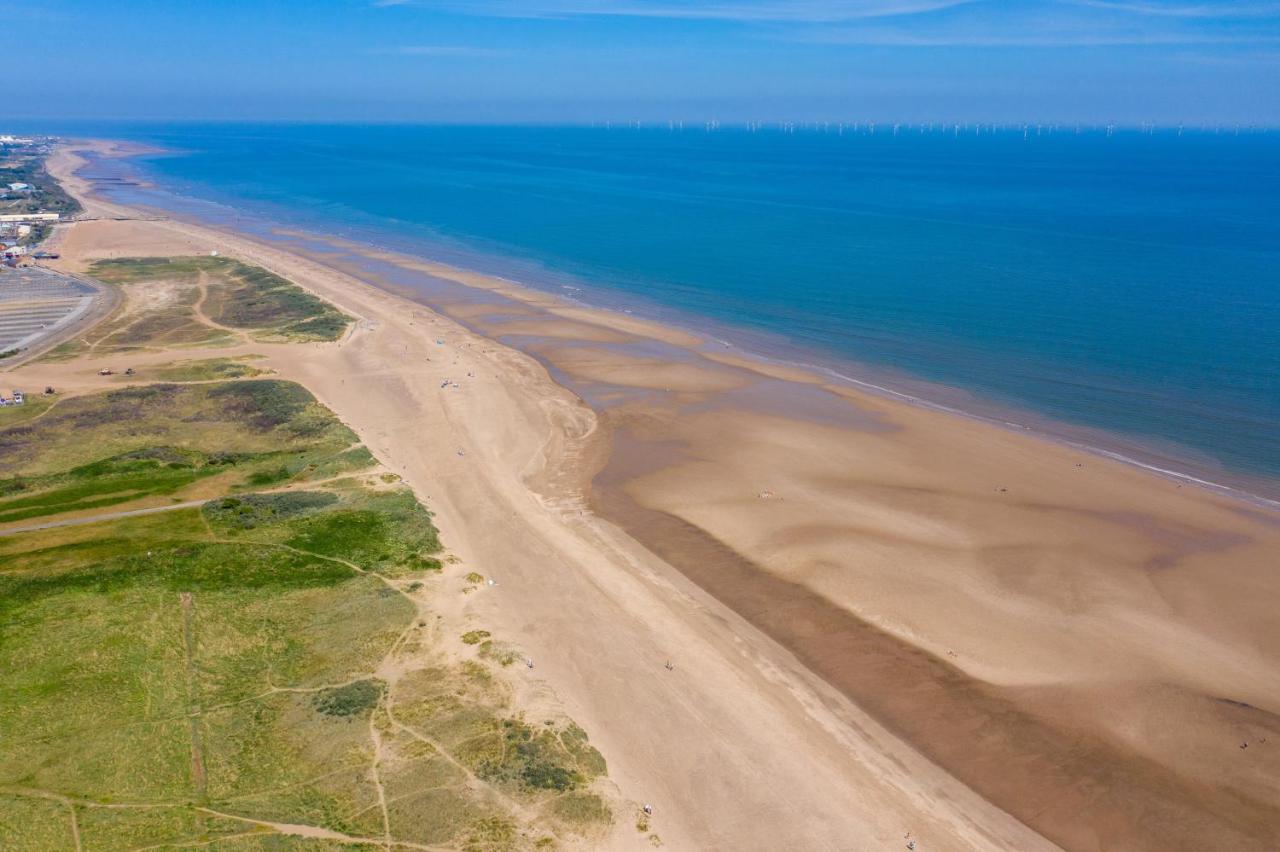Lovely Caravan With Decking At Coral Beach Park In Lincolnshire Ref 77001Cb - Bed and Breakfast Ingoldmells