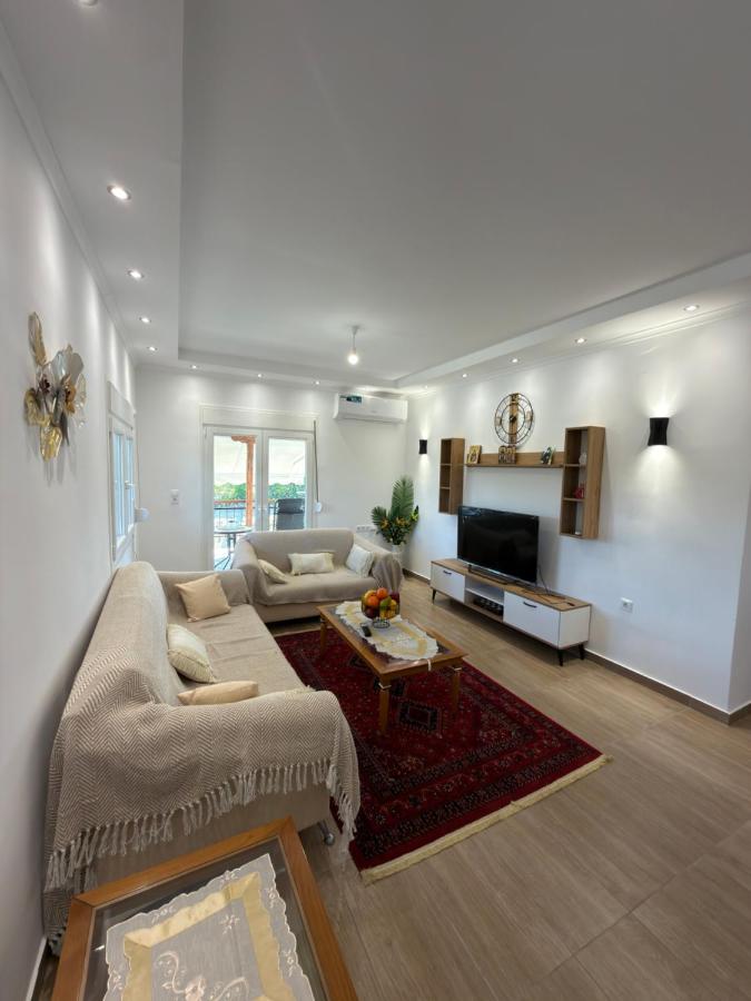 Villa Eleni's - Ferienwohnung Néa Kallikráteia
