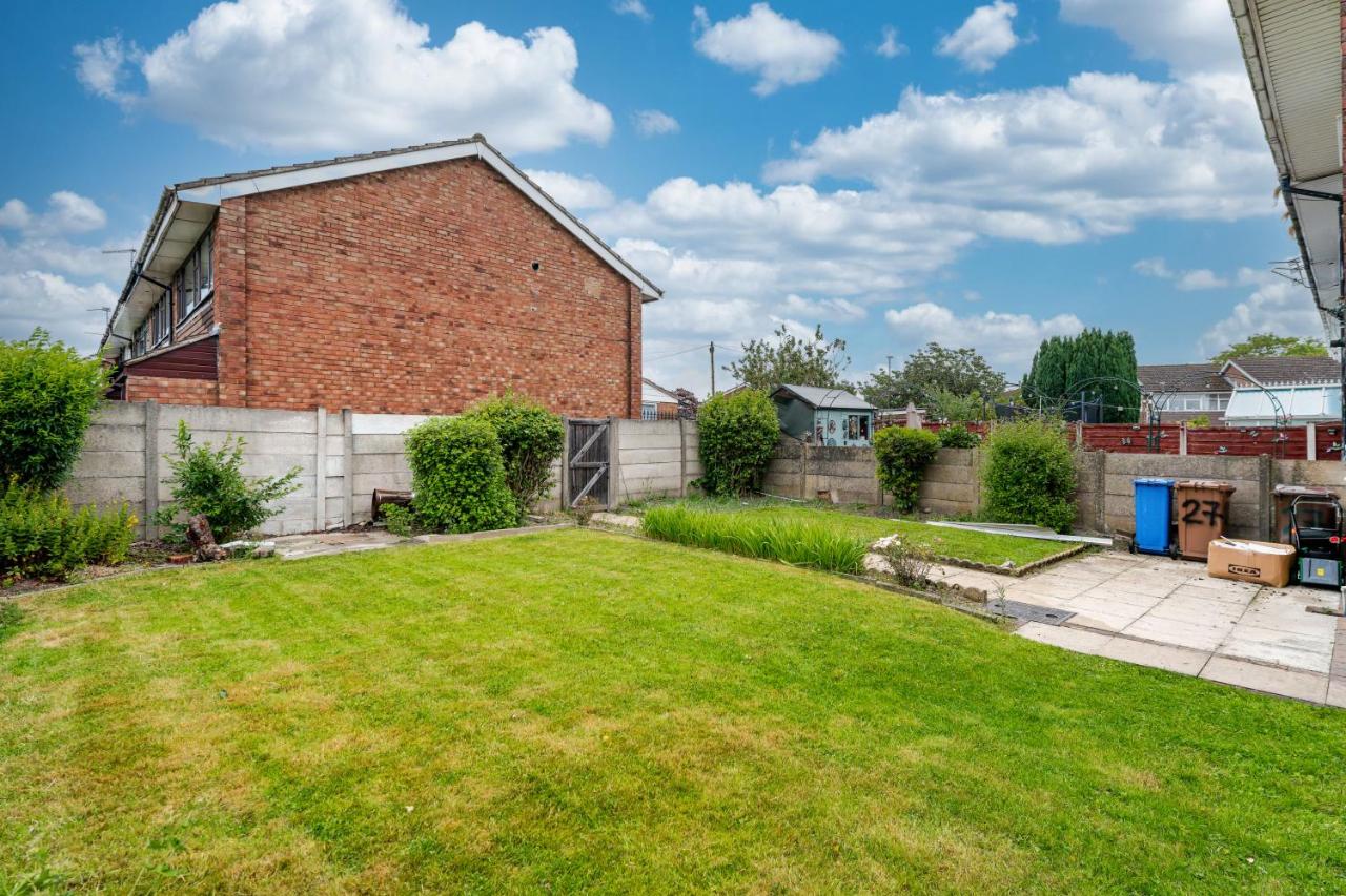 3BR Home Parking & WiFi Manchester with Large Garden - B&B Denton