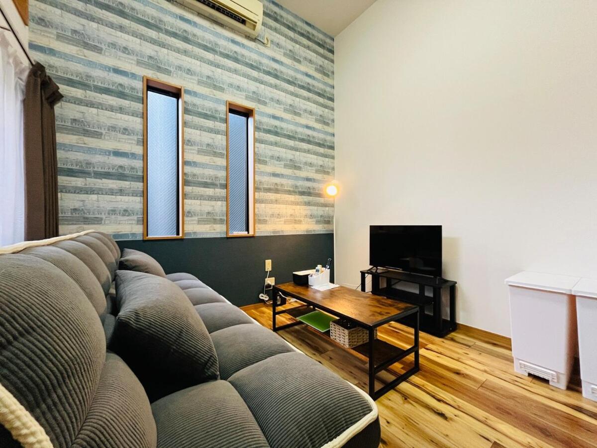 NEW OPEN Cozy Loft 5-Min Drive to Marine Messe Up to 4 Guests - B&B Fukuoka