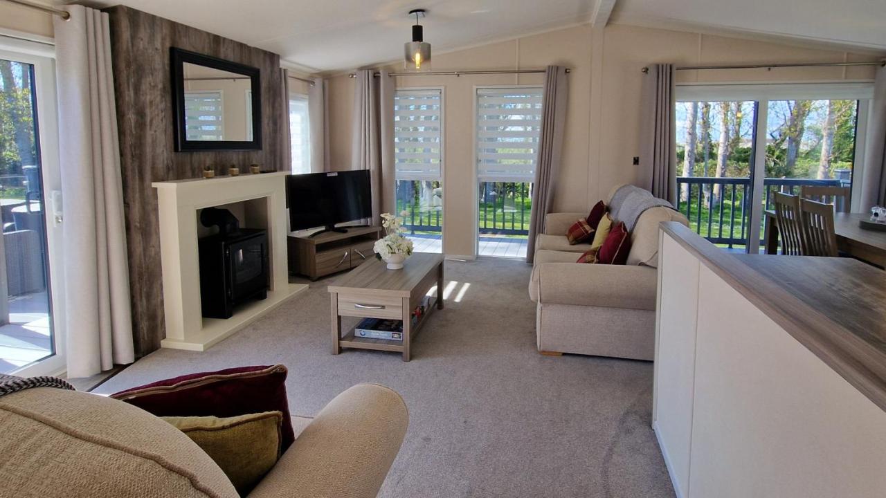 Lodge on the Boulevard with Hot Tub - B&B Selsey