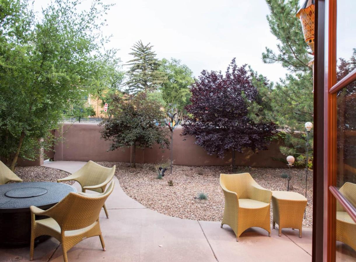 El Corazón de Santa Fe · Corner Courtyard Townhouse - Bed and Breakfast Santa Fe