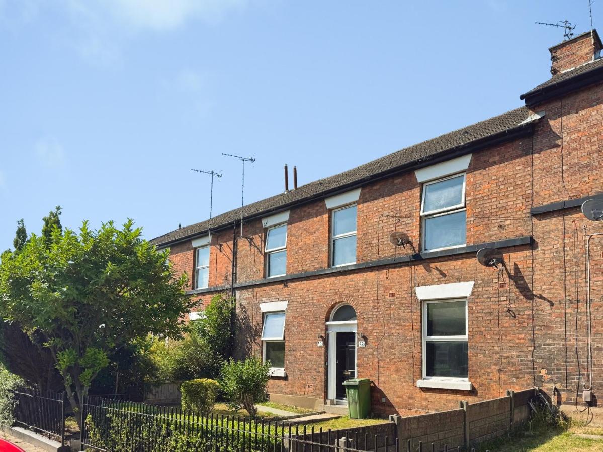 Liverpool FC and City large group stays - sleeps upto 18 with parking - B&B Liverpool