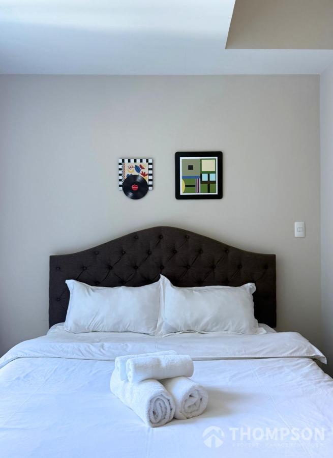 Thompson Suites - Standard Queen Room in Uptown Parksuites Tower 1 - Bed and Breakfast Manilla