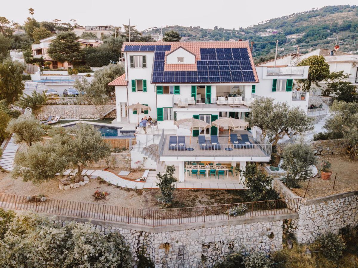 Villa Dequinz Luxury Villa with Infinity Pool & Sea View - B&B Massa Lubrense