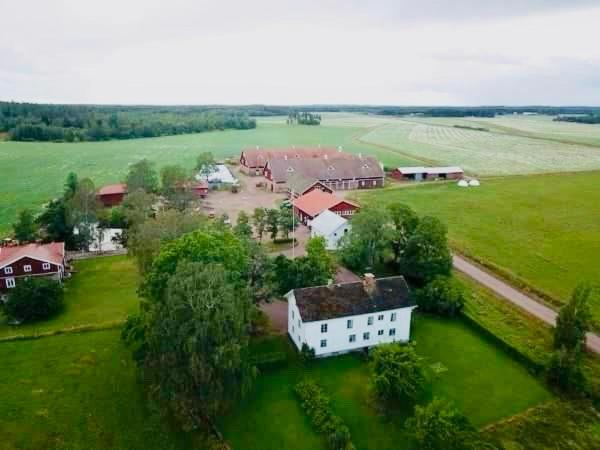 Åkerbo gård charmigt renoverad flygelbyggnad - B&B Kristinehamn