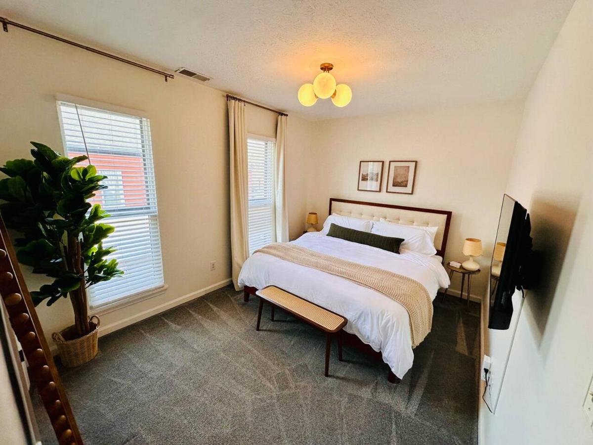 Historic Townhome by Mass Ave - Explore and Unwind - B&B Indianápolis