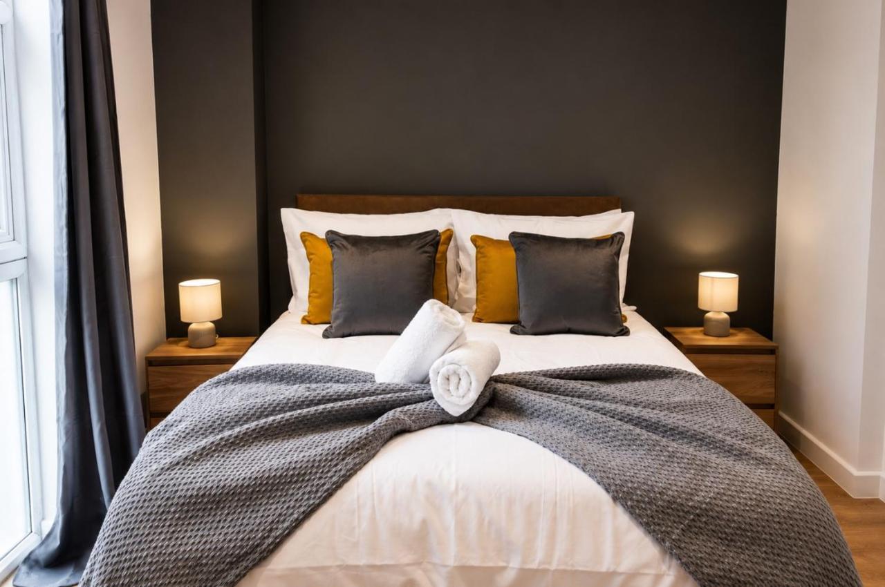 Family-Friendly 3-Bed Home Downstairs Bath & Bed Perfect Long Stays NW3 - B&B Londra