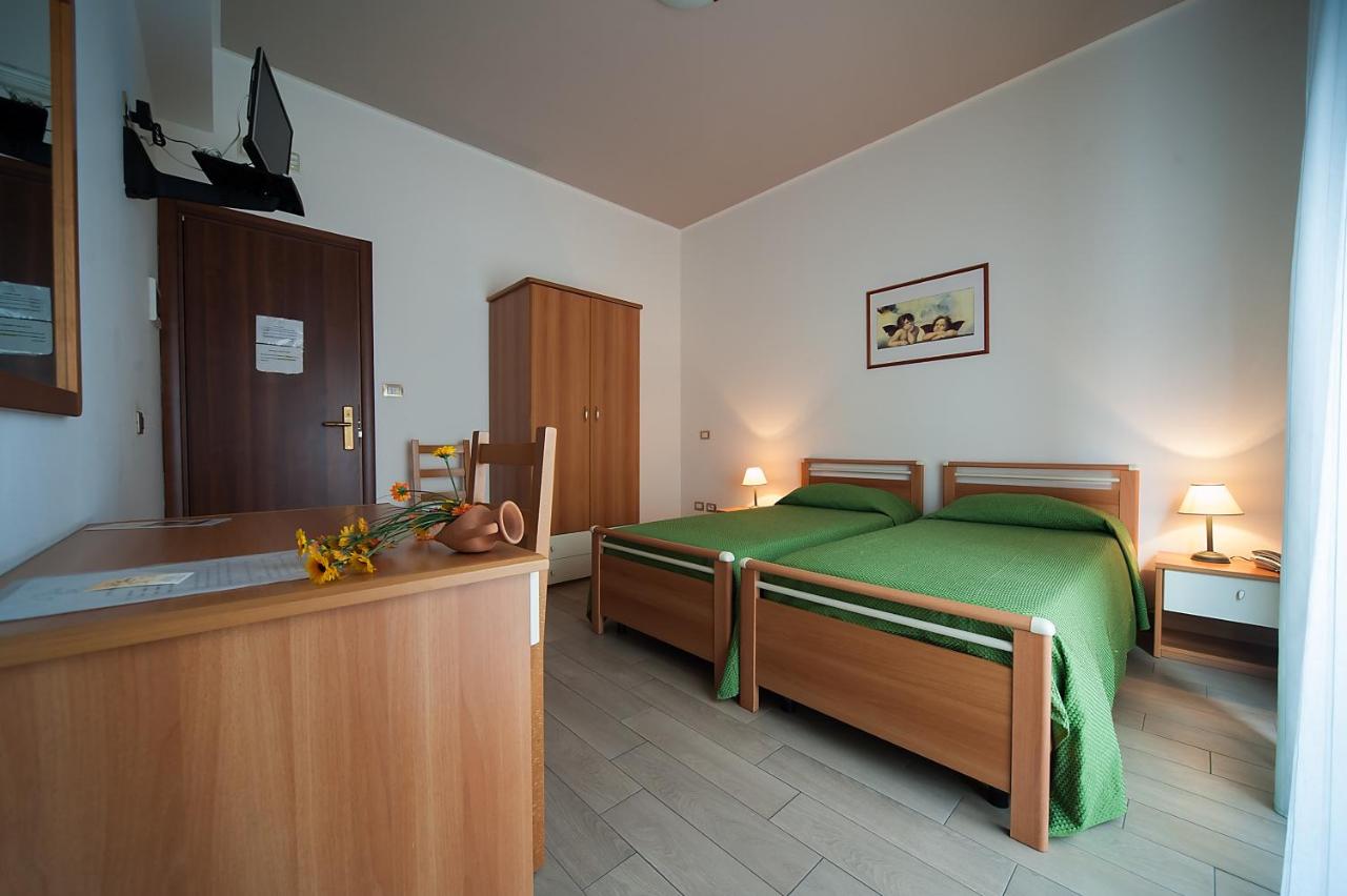 Einzelzimmer mit Balkon