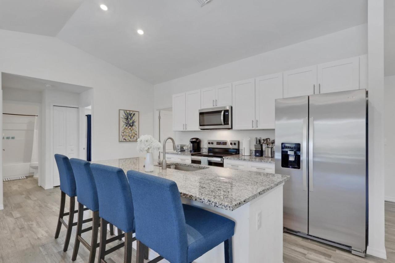 New with Pool & Pier! Perfect for two Families! - B&B Cape Coral