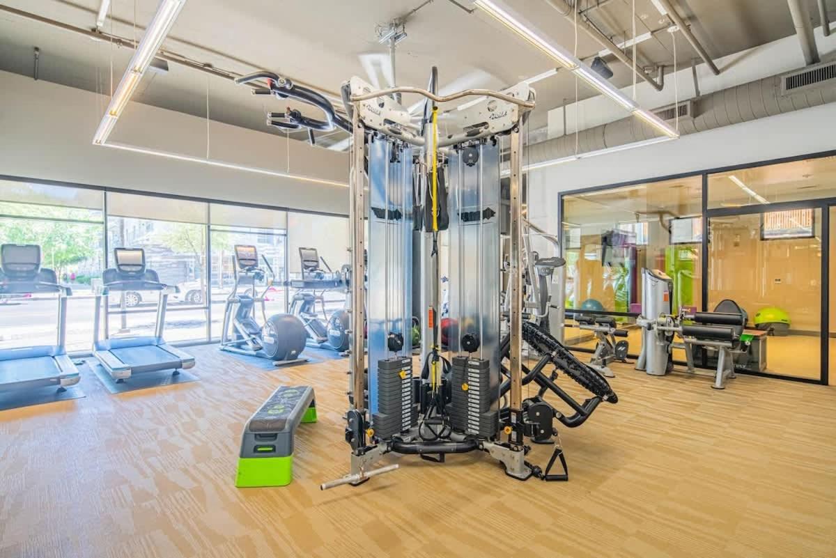 Near PHX Airport Balcony WD Pool Gym & Parking - Ferienwohnung Phoenix