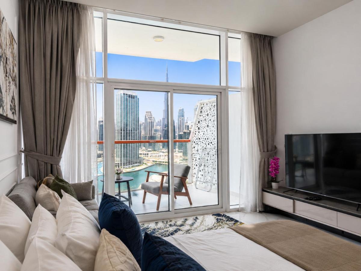 Panoramic Burj Khalifa and Canal View - B&B Dubai