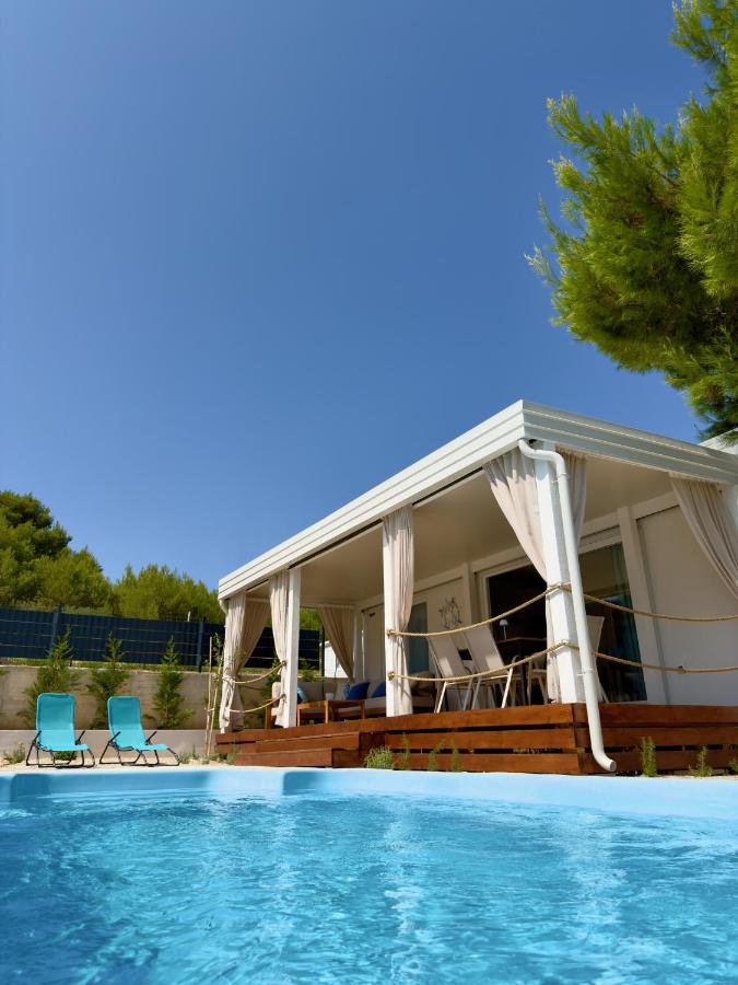Salvia Beachside Homes with Private Pools - B&B Neviđane