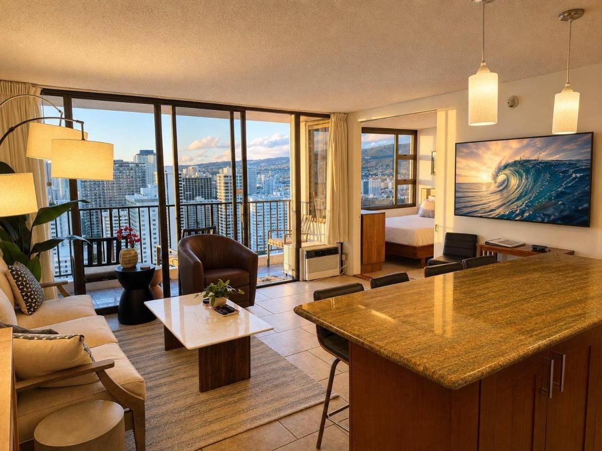 Waikiki Banyan Plumeria Suite - B&B Honolulu